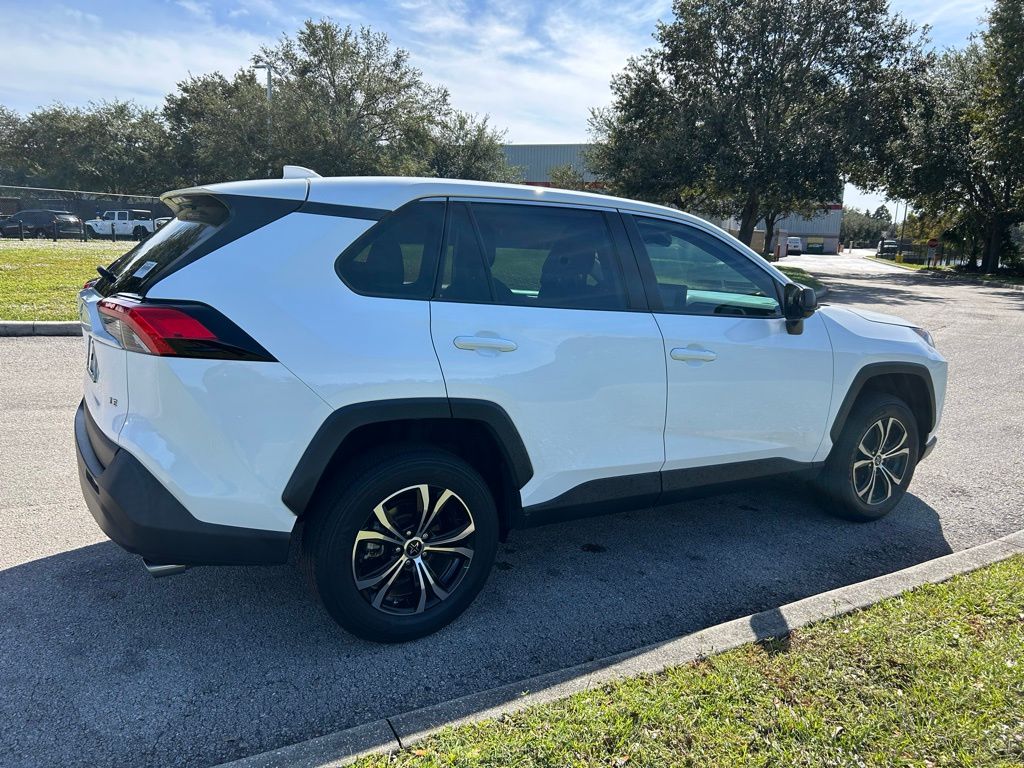 Thumbnail: 2022 Toyota RAV4 - 5