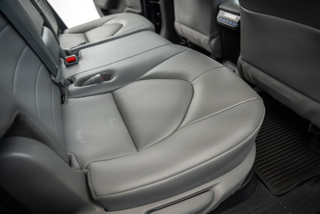 ToyotaHighlander Hybrid35