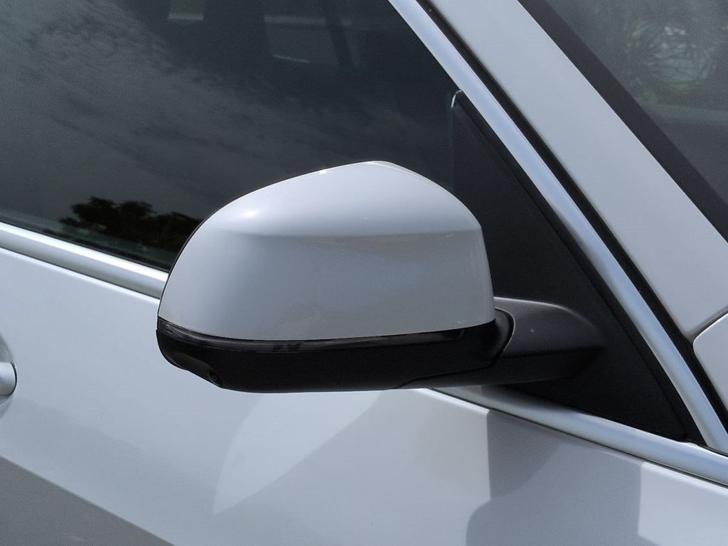 New 2026 White BMW xDrive40i image 12