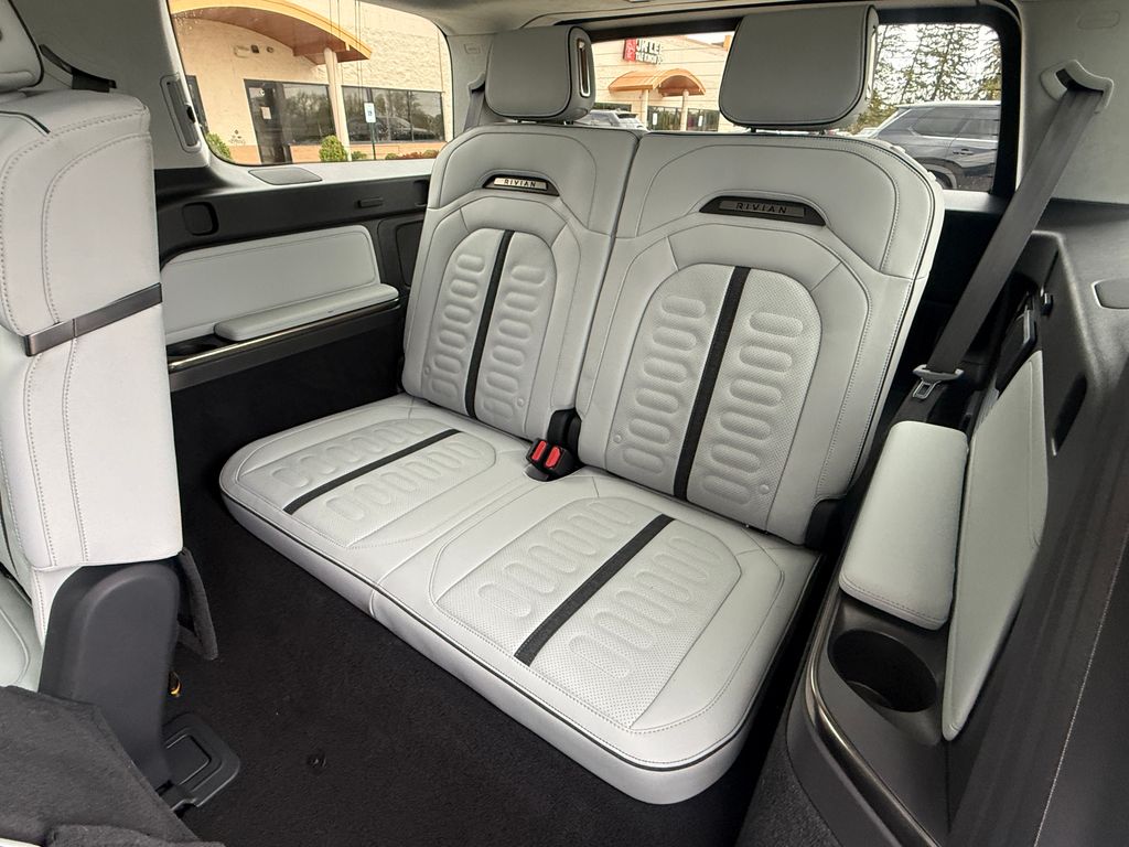 Rivian R1S