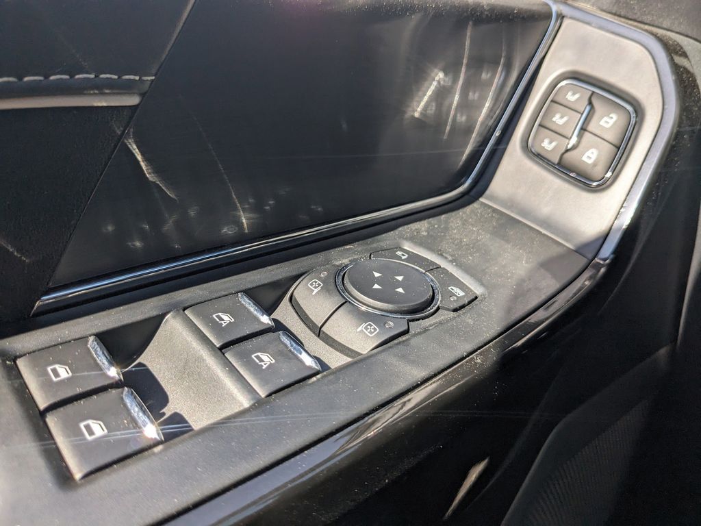 2025 Ford F-150 Lightning Platinum