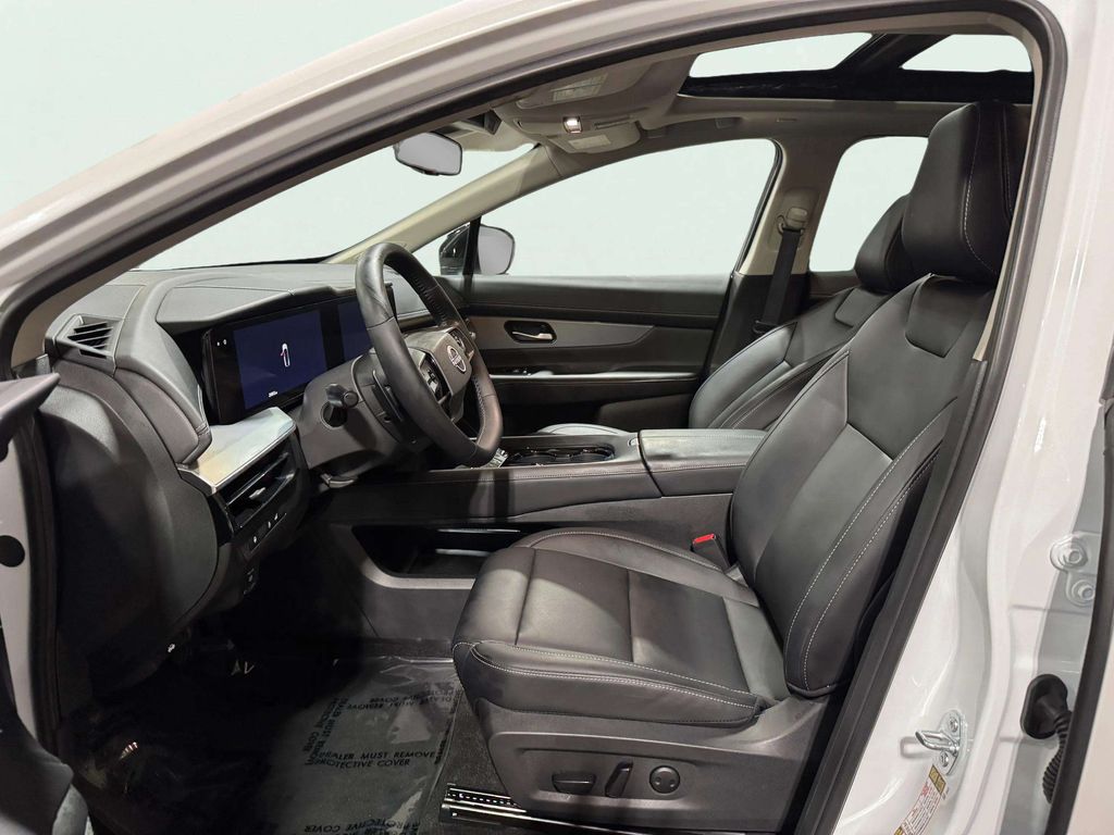 Certified Used 2025 Everest White Pearl Tricoat Nissan SL image 25