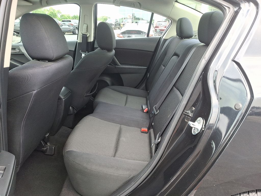 2013 Mazda Mazda3 i Touring 10