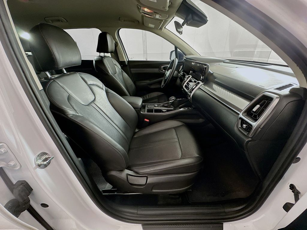 Thumbnail: 2023 Kia Sorento - 28