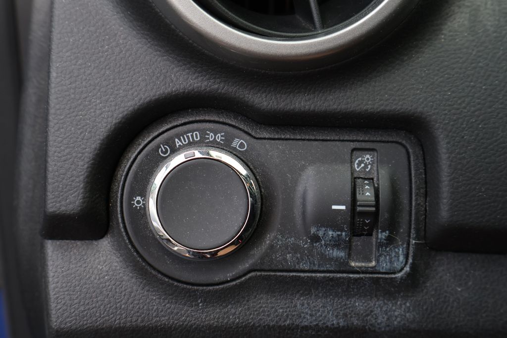 Thumbnail: 2015 Chevrolet Trax - 18