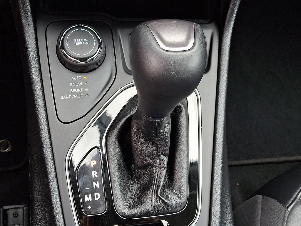 2019 Jeep Cherokee Limited Silver at Subaru and VW of Moon Township