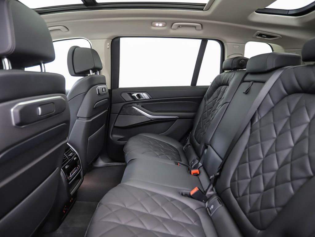 Thumbnail: 2025 BMW X7 - 21