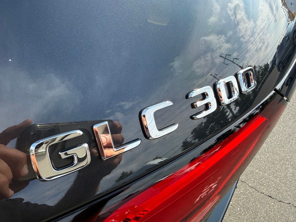 Thumbnail: 2027 Mercedes-Benz GLC - 9