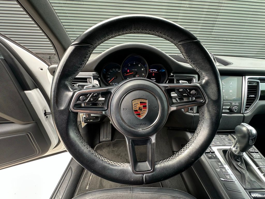 Thumbnail: 2017 Porsche Macan - 16