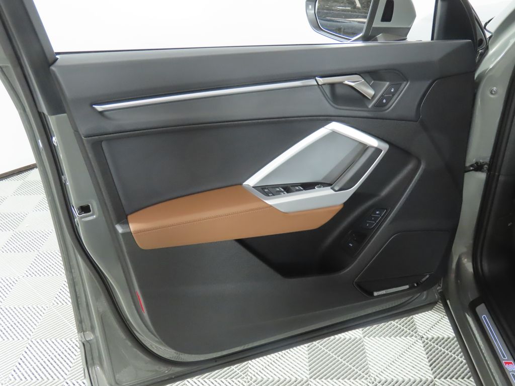 Thumbnail: 2025 Audi Q3 - 30