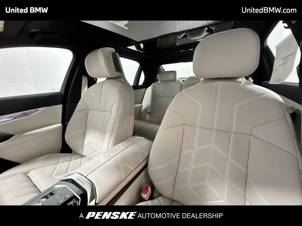 2025 BMW 7 Series 760i xDrive 14