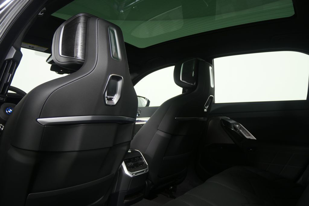 Thumbnail: 2026 BMW i7 - 17