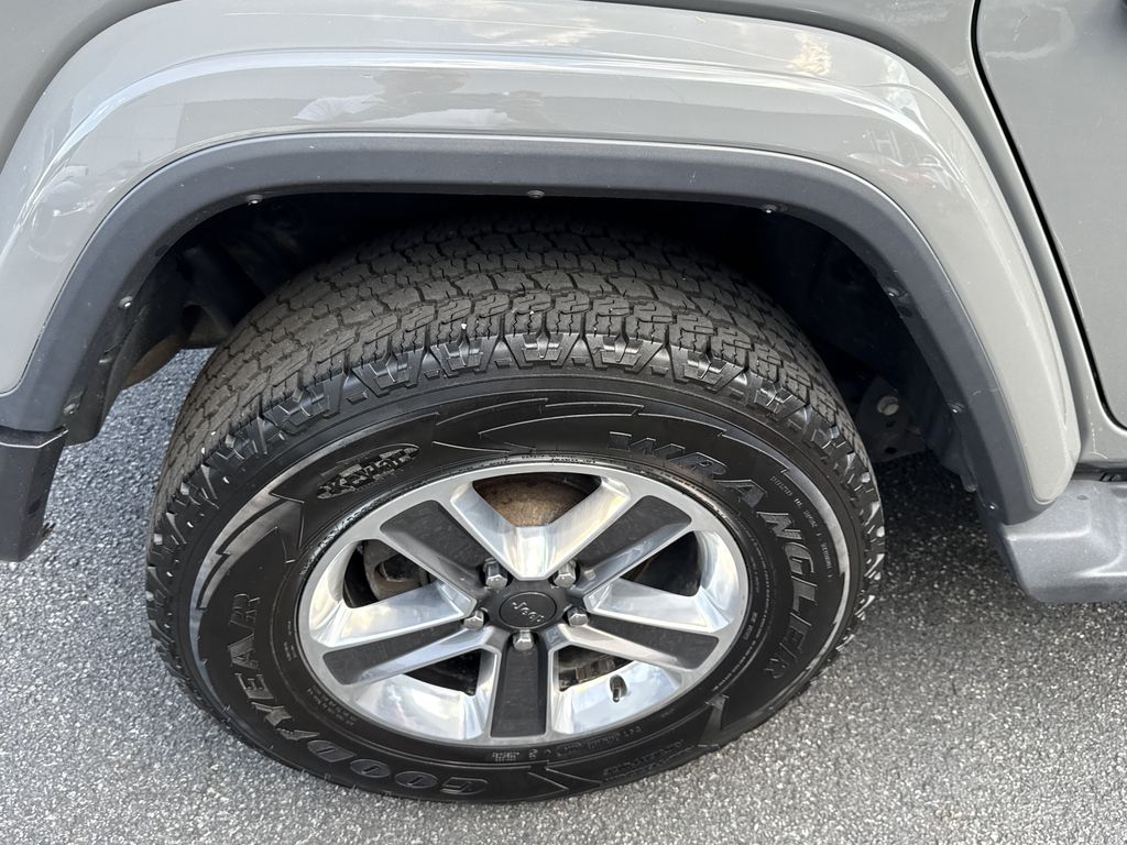 Used 2021 Gray Jeep Unlimited Sahara image 12