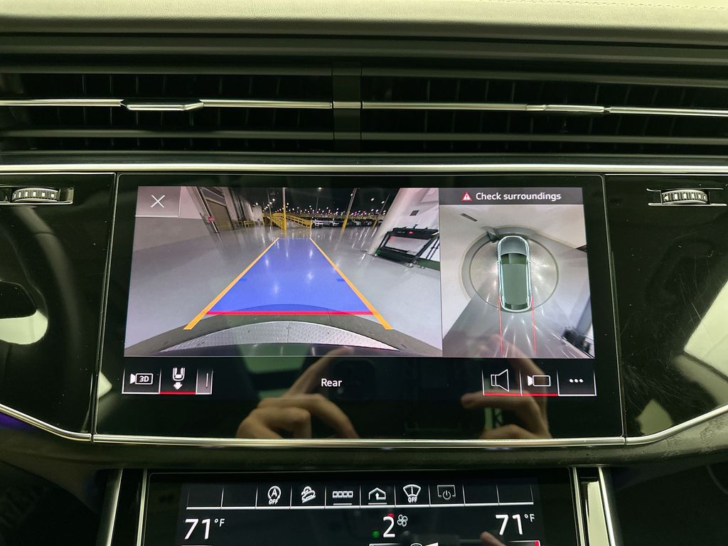 Thumbnail: 2022 Audi Q8 - 16