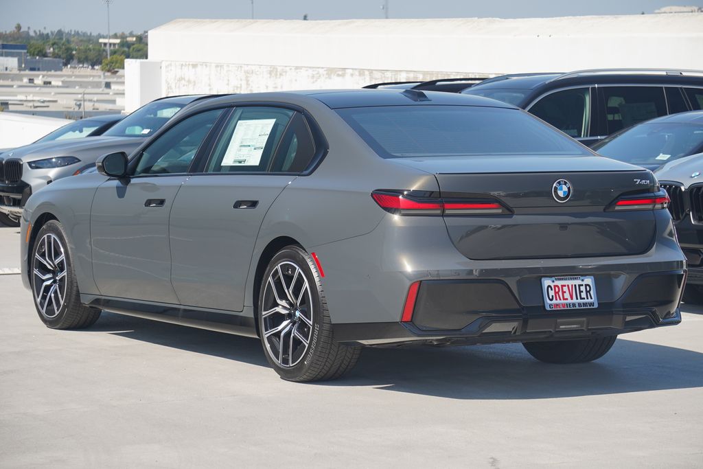 Thumbnail: 2026 BMW 7 Series - 7