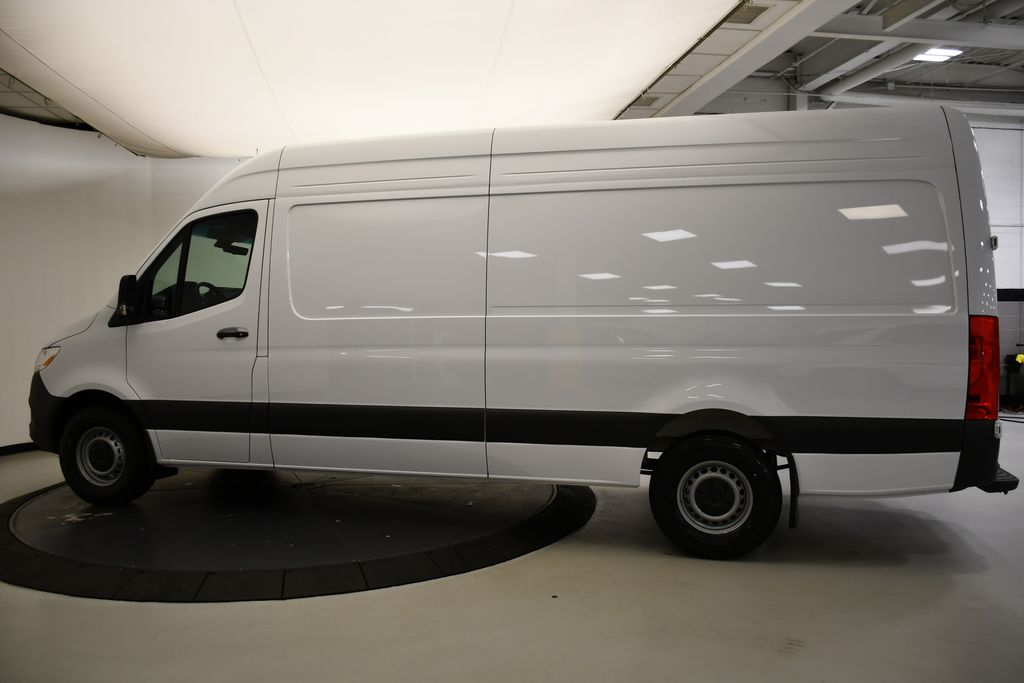 Thumbnail: 2025 Mercedes-Benz Sprinter - 5