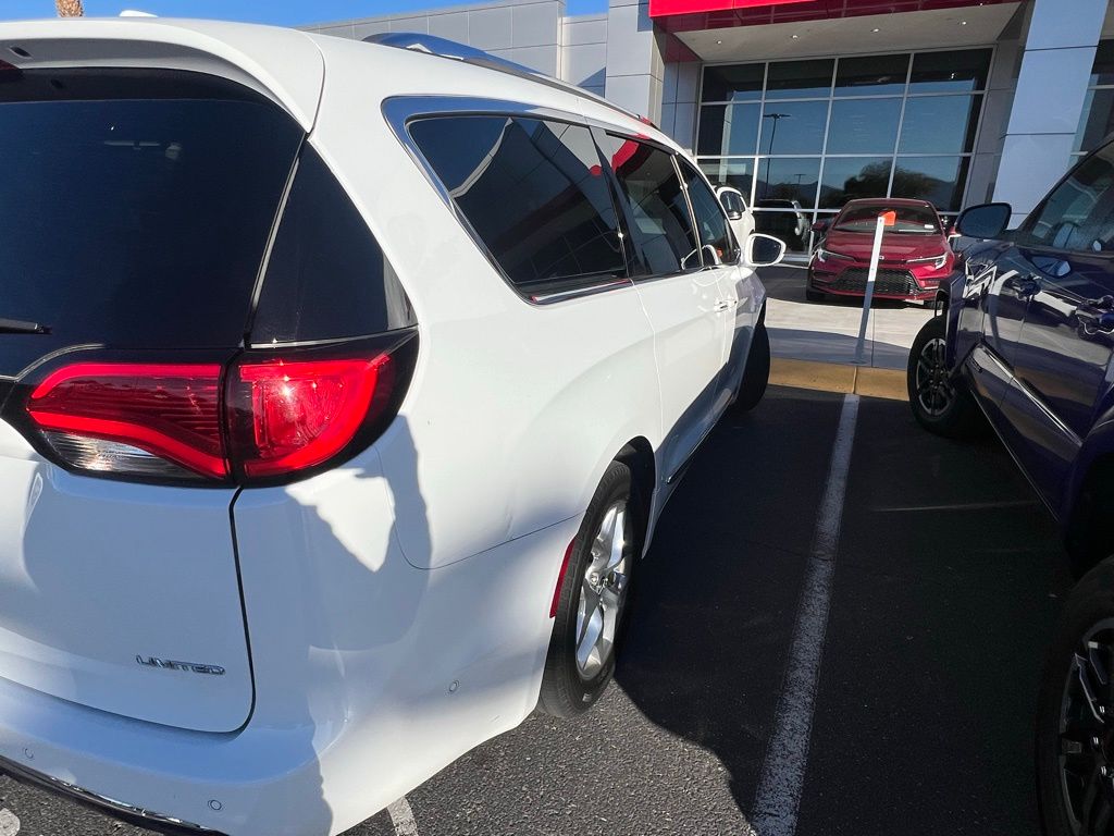 Thumbnail: 2020 Chrysler Pacifica - 4