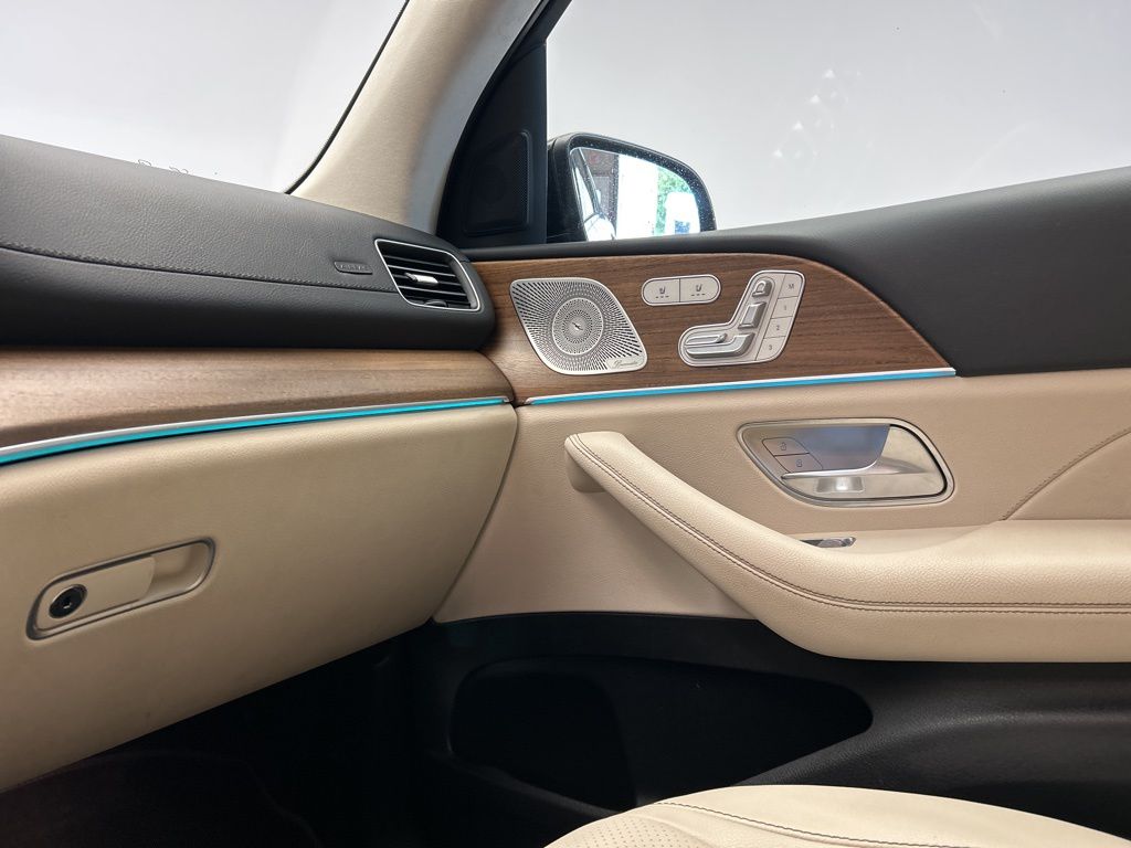 Thumbnail: 2023 Mercedes-Benz GLS - 21