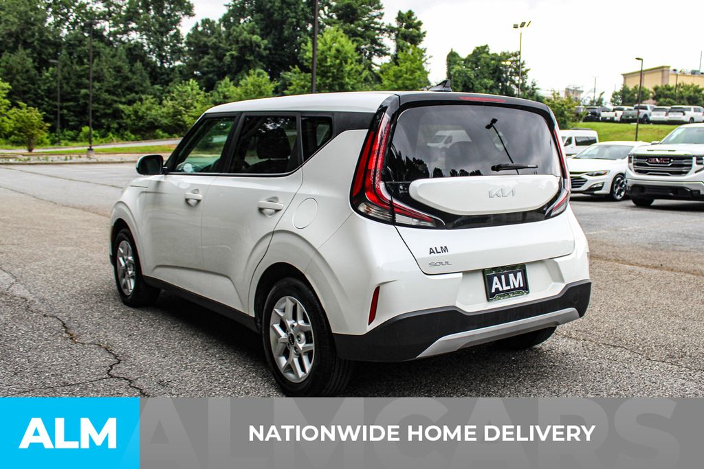 Used 2025 White Kia LX image 4