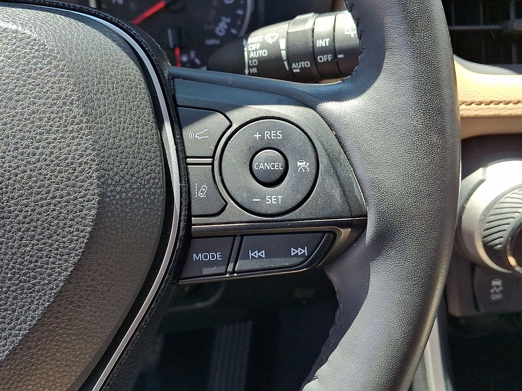 Thumbnail: 2020 Toyota RAV4 - 23