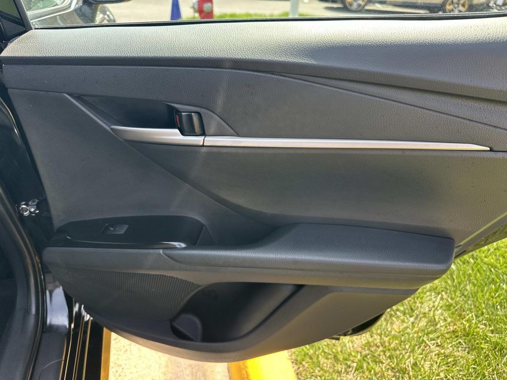 Thumbnail: 2025 Toyota Camry - 21