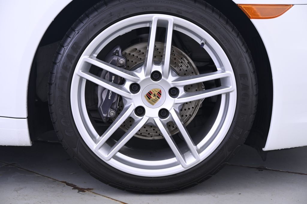 Thumbnail: 2015 Porsche 911 - 17