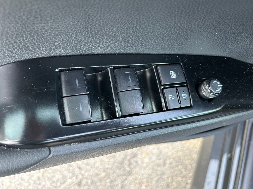 Thumbnail: 2025 Toyota Camry - 16