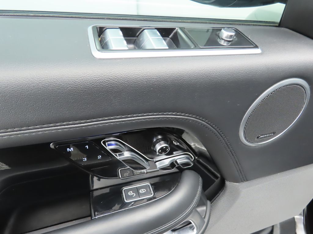 Thumbnail: 2020 Land Rover Range Rover - 23