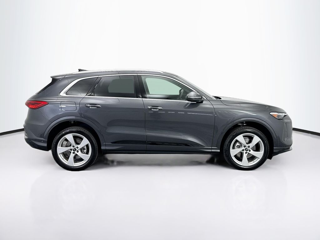 Thumbnail: 2025 Audi Q5 - 4