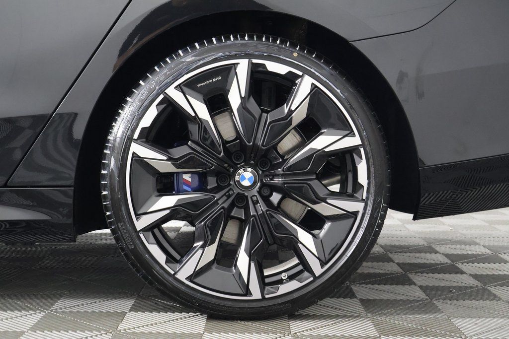 Thumbnail: 2026 BMW 5 Series - 10