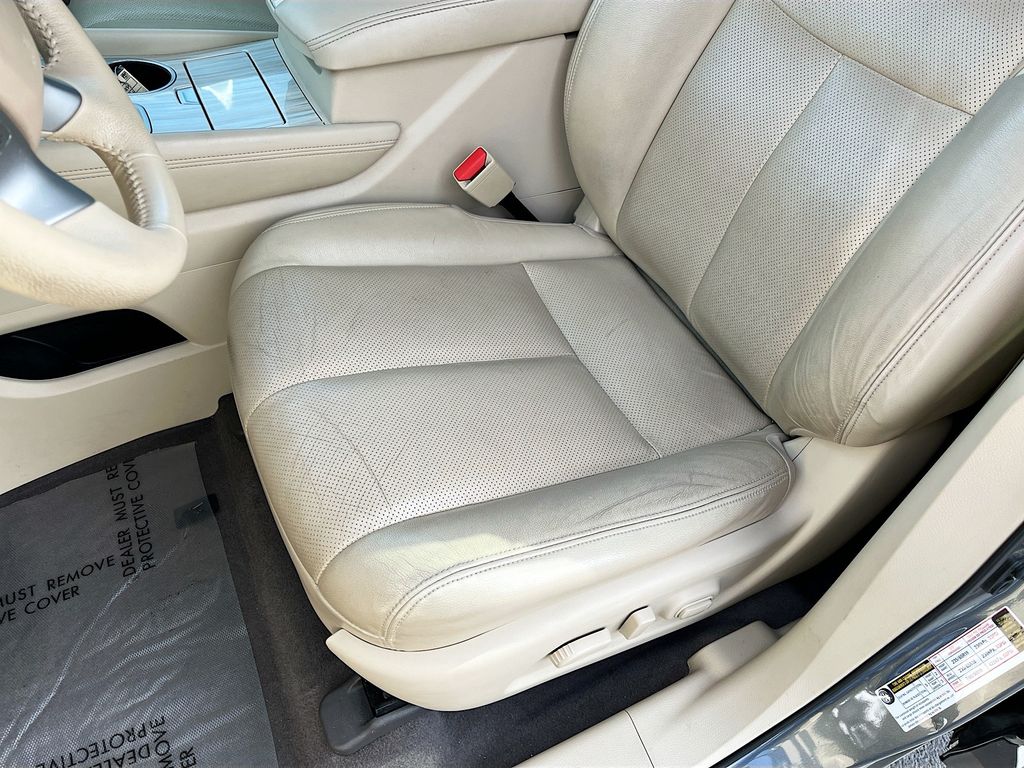 Used 2017 Gray Nissan SL image 19