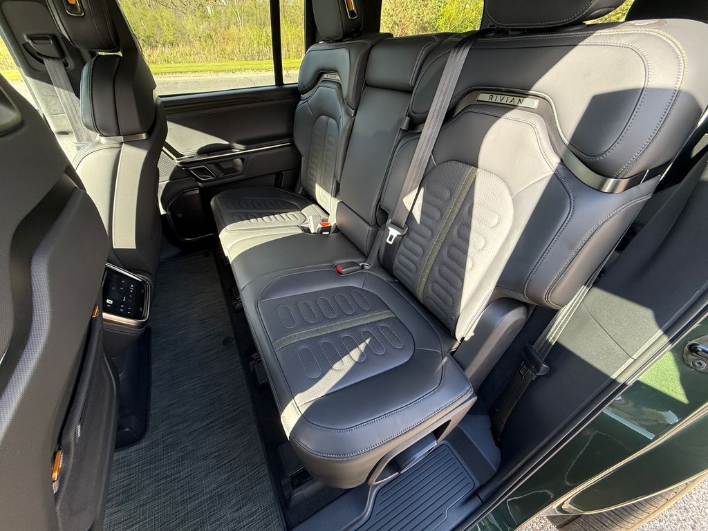 Rivian R1S