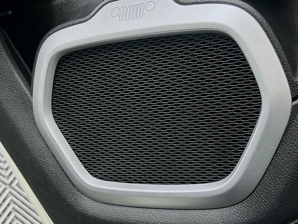 Thumbnail: 2019 Jeep Renegade - 18