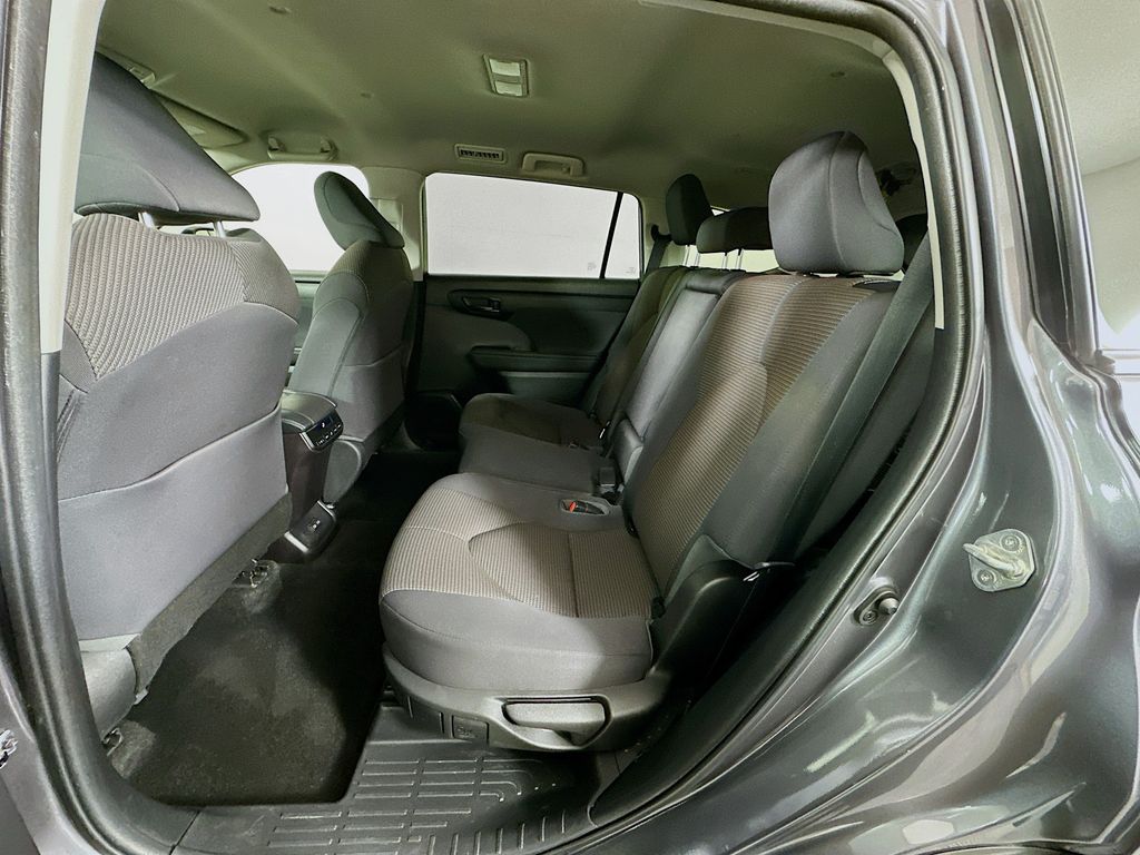 Thumbnail: 2023 Toyota Highlander - 24