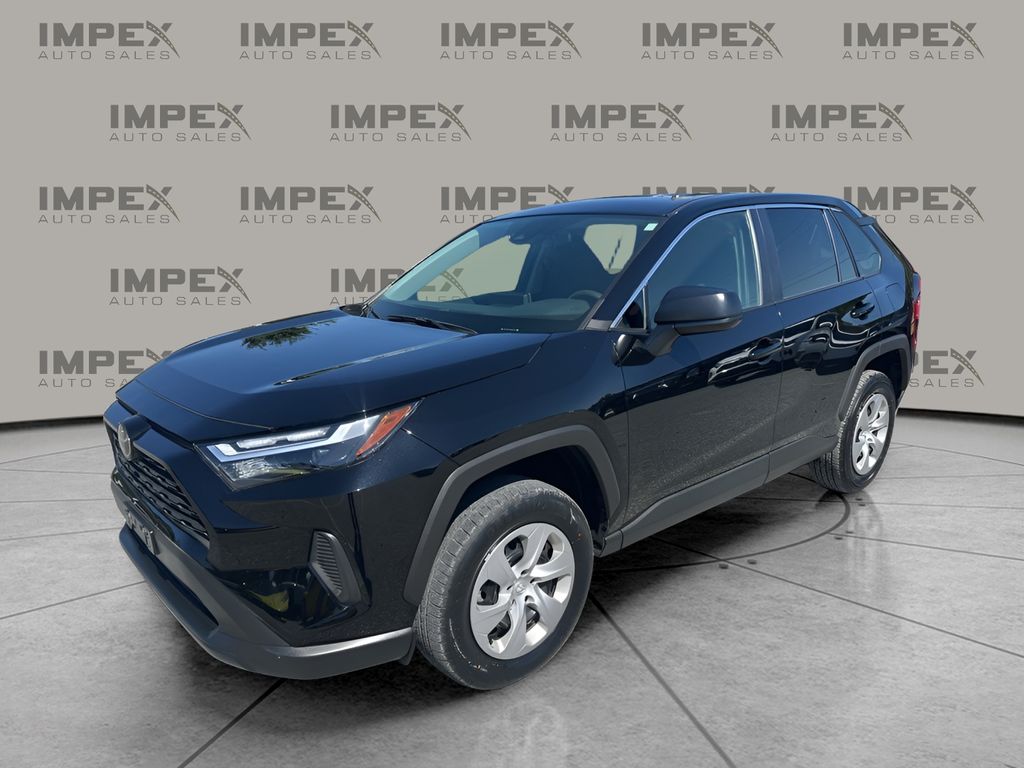2024 Toyota RAV4 LE's photo