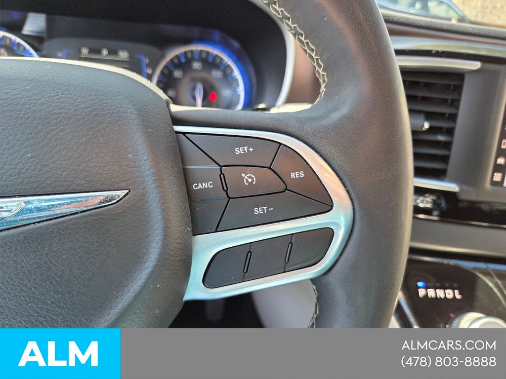 Used 2022 White Chrysler LX image 26