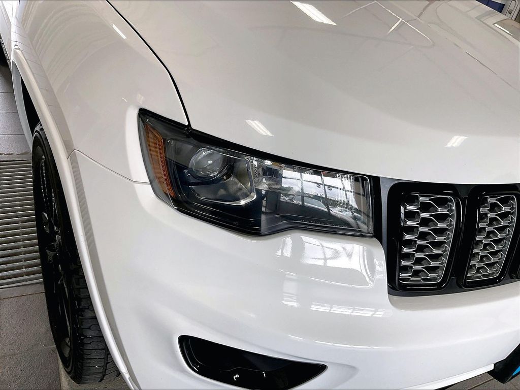2018 Jeep Grand Cherokee — photo 32