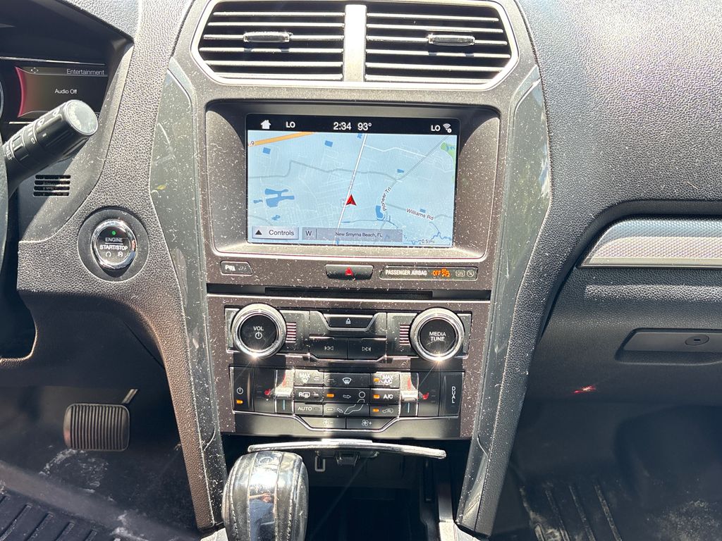 Used 2018 Silver Ford XLT image 24