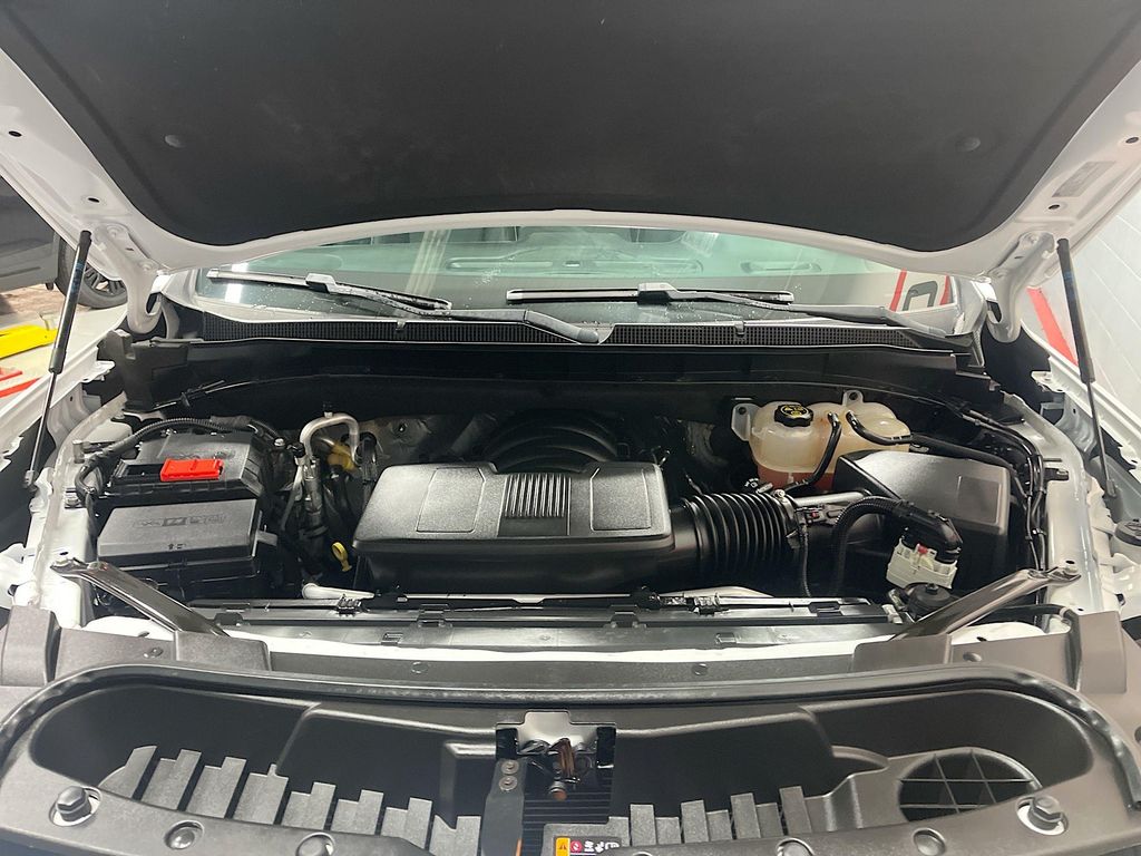 Used 2023 White Chevrolet Premier image 33