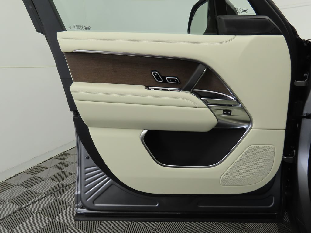 Thumbnail: 2025 Land Rover Range Rover - 26