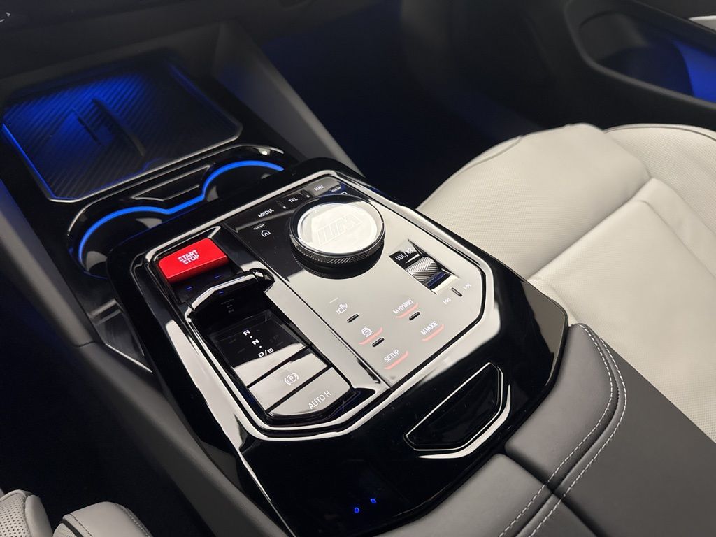 Thumbnail: 2026 BMW M5 - 18