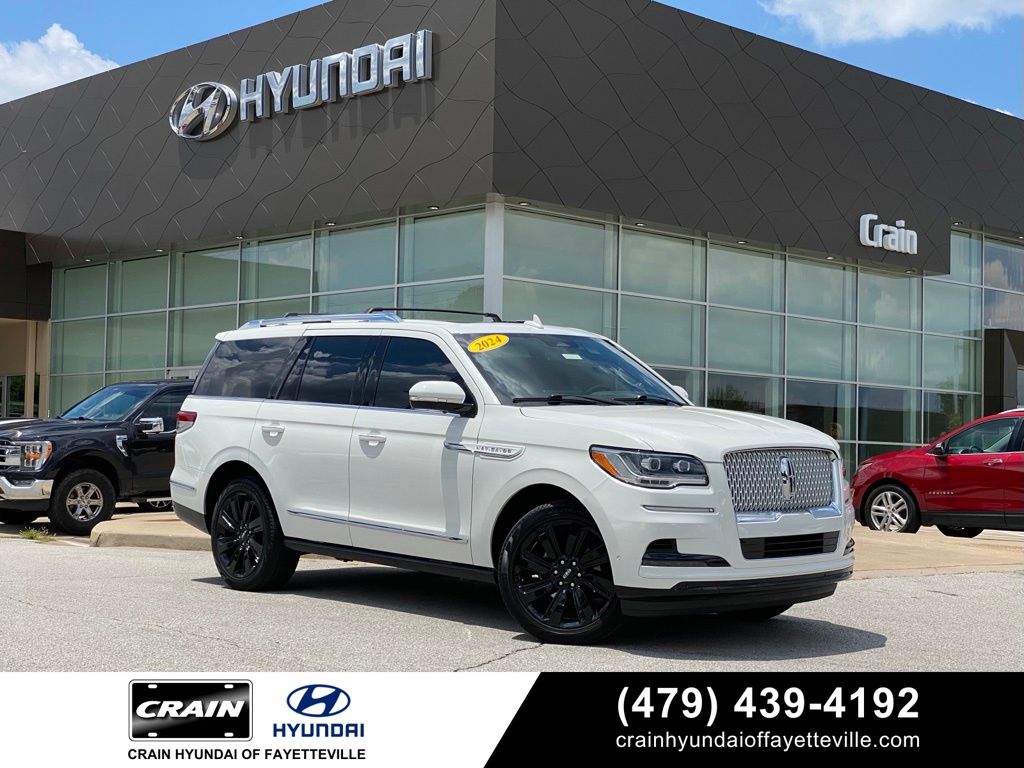 White Metallic 2024 Lincoln Navigator SUV / Crossover Four-Wheel Drive Automatic