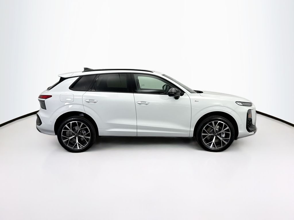 Thumbnail: 2026 Audi Q3 - 4