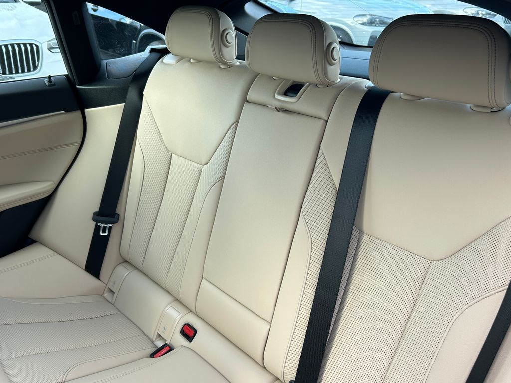 Thumbnail: 2025 BMW i4 - 32