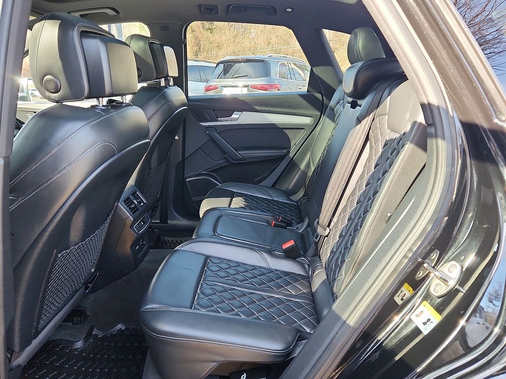 Thumbnail: 2021 Audi SQ5 - 10