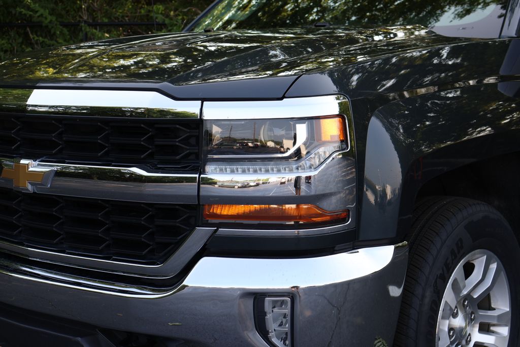 Thumbnail: 2018 Chevrolet Silverado 1500 - 3