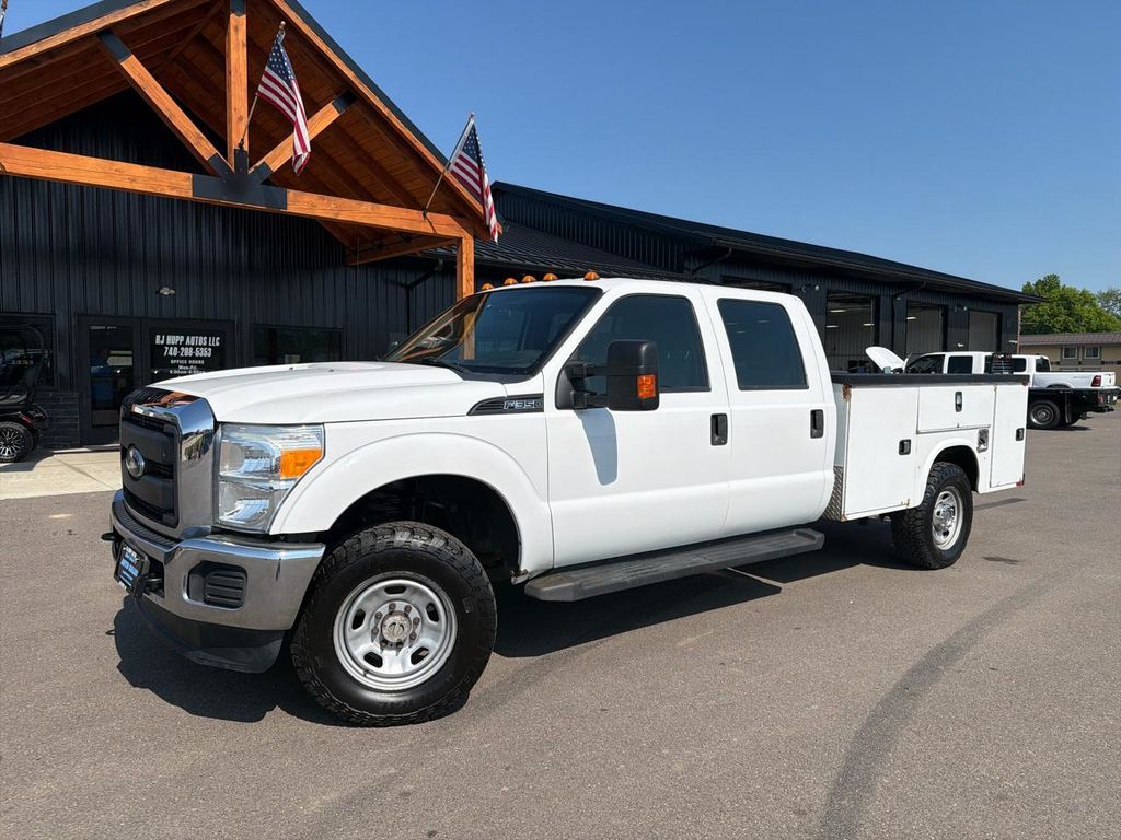  2016 Ford F-350 Super Duty Chassis XL Crew Cab 4WD   