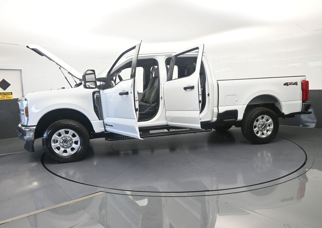 Used 2024 Oxford White Ford XLT image 74