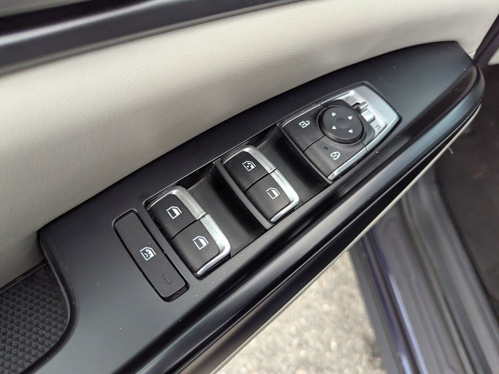 used 2024 Kia Carnival car, priced at $26,495