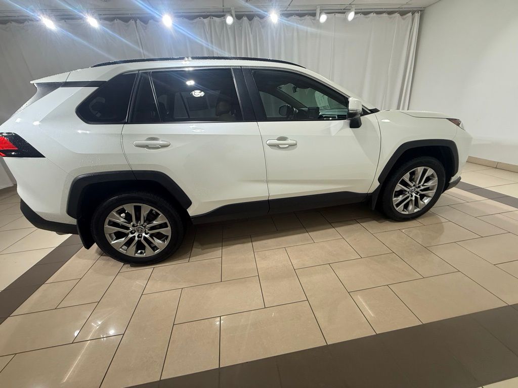 2021 Toyota RAV4 XLE Premium 7